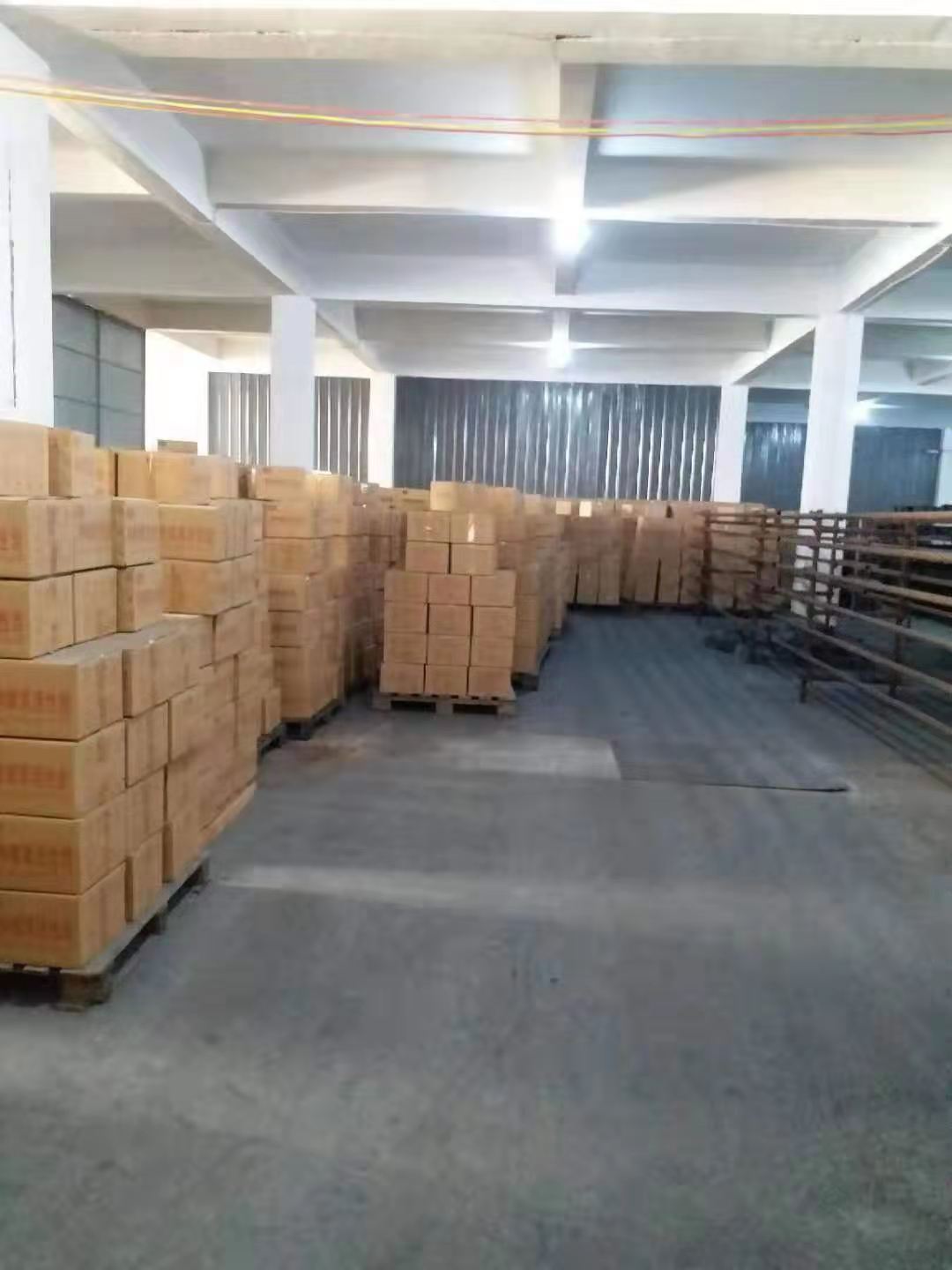 存放<a href=http://m.fliange.cn/fwzhxt/ target=_blank class=infotextkey>蜂窩活性炭</a>倉庫